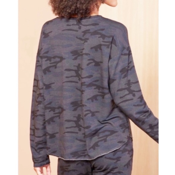 SUNDRY* Evereve Camo Trapeze Sweatshirt size 1 - Picture 2 of 6